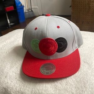 Atlanta Hawks, mens adjustable SnapBack cap. Mitchell and Ness. Never worn.